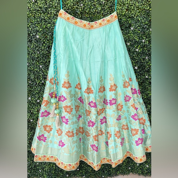 Benarsi traditional lehnga choli - Picture 1 of 5